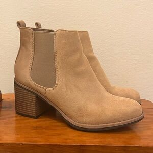 White Mountain faux suede tan booties with faux wood stacked heel, US9